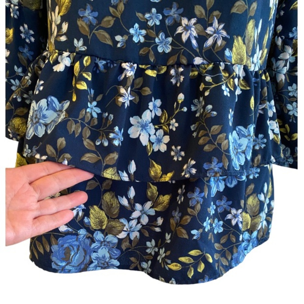 Time and Tru floral peplum top Sz.M - Picture 5 of 5